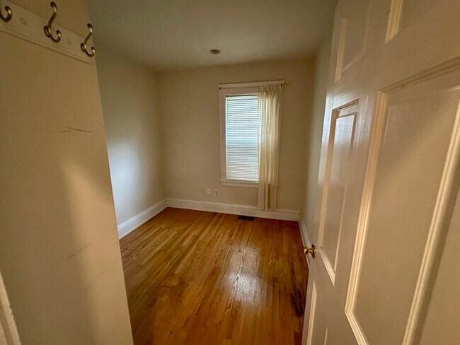 Foto del edificio - 555 Heath St