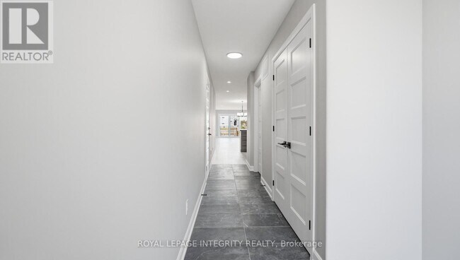 Building Photo - 1231 Montblanc Cres