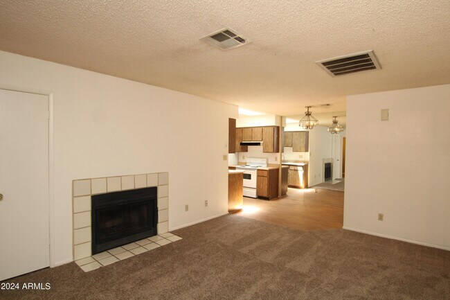 Building Photo - 330 W Tonopah Dr