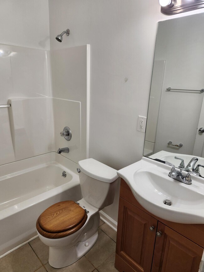 Foto del edificio - 7104 Dunkirk Ln