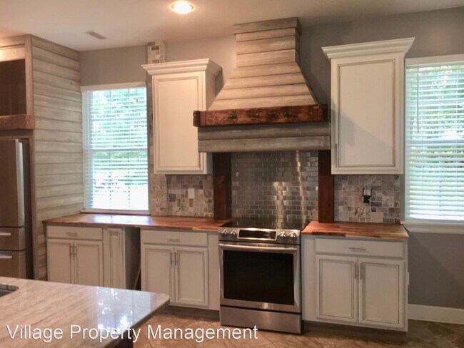 Building Photo - 4 br, 3.5 bath House - 1800 Warren Hollow Rd.