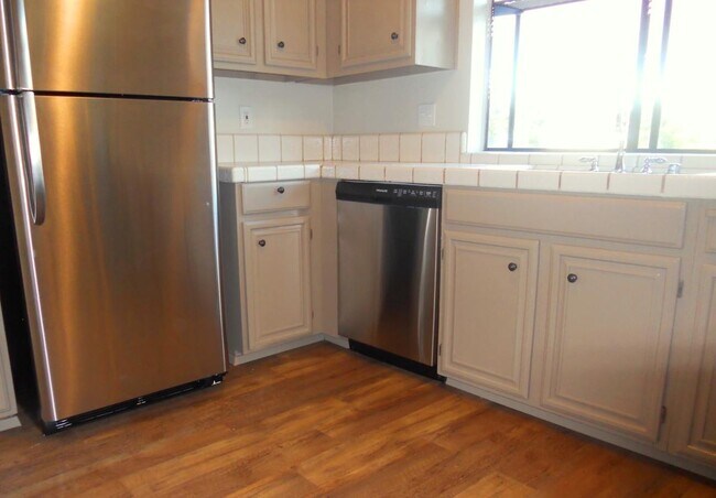 Dishwasher - 37200 Meadowbrook Cmn