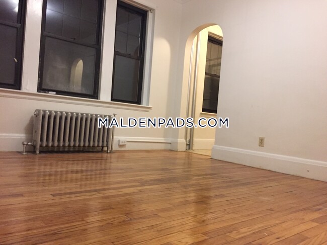 Building Photo - 349 Pleasant St