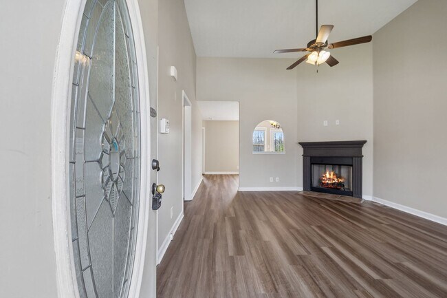 Foto del edificio - Three Bedroom in Autumn Creek!