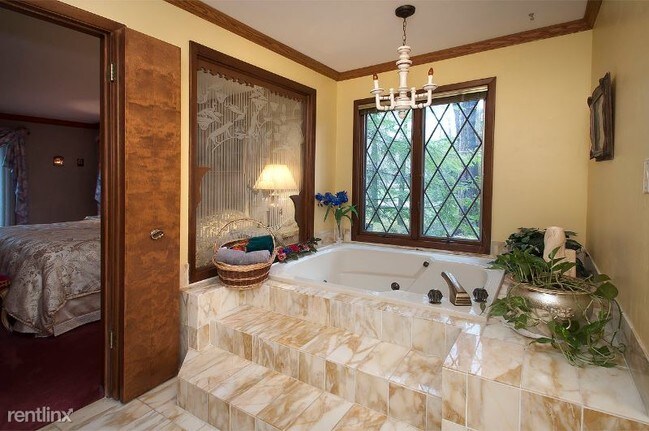 Foto del edificio - 5 br, 6 bath House - 1800 Chartley Rd