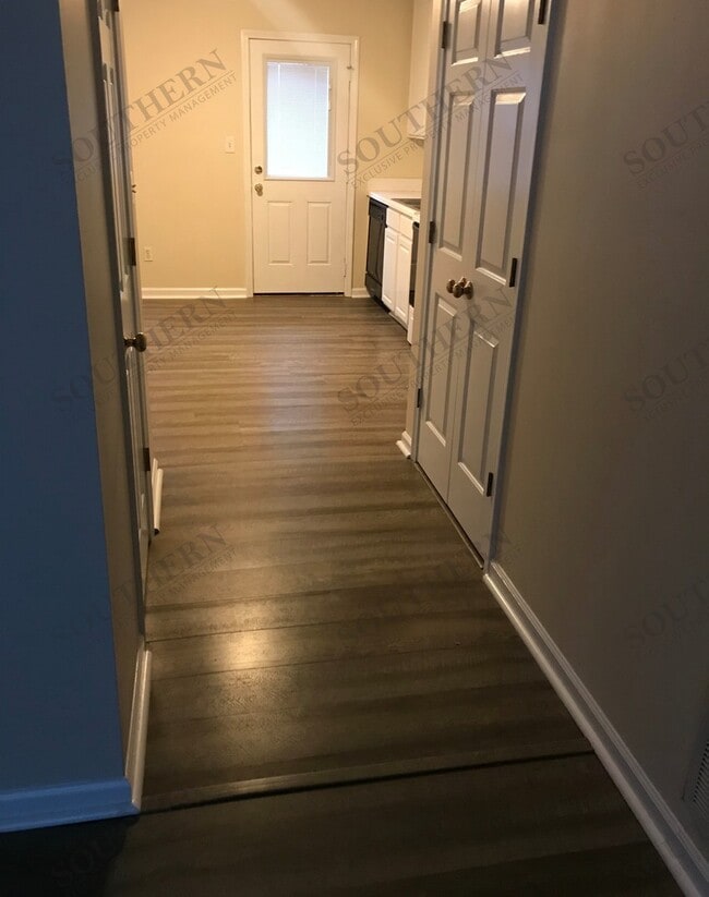 Building Photo - 3930 Banyan Ct