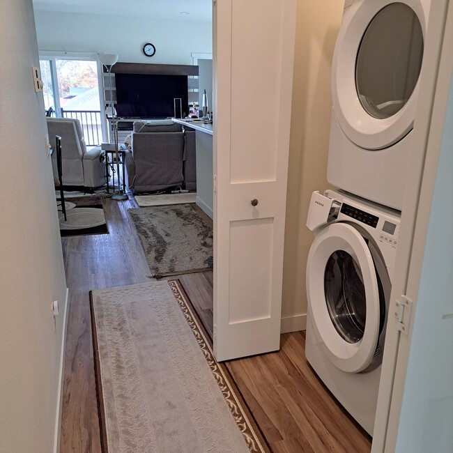 Hall/In-Unit Laundry - 916 Cedar Dr