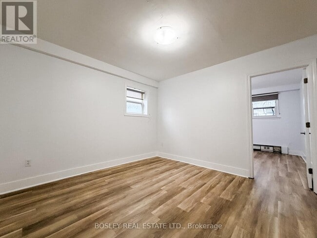 Building Photo - 3 - 9928A BAYVIEW AVENUE