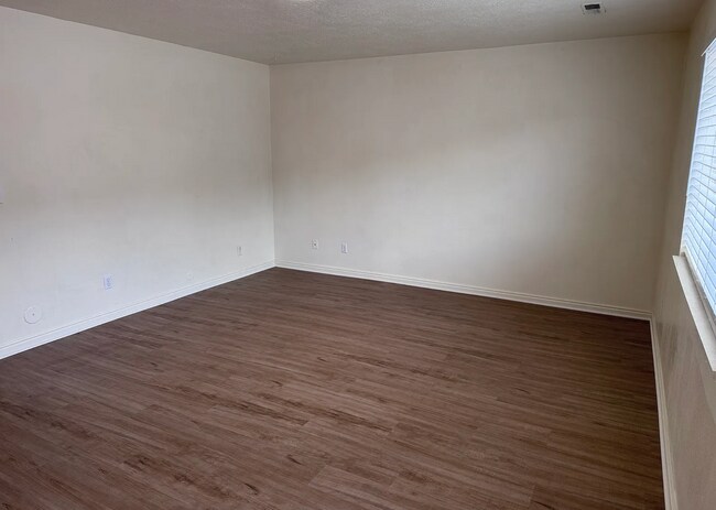 Foto del edificio - 1393 N 260 W