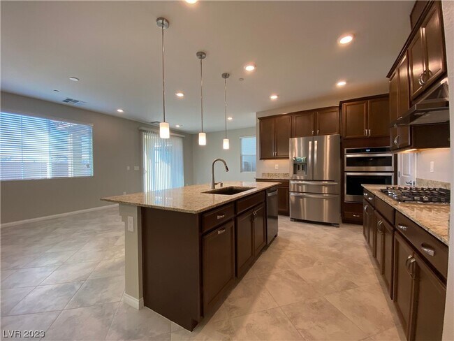 Building Photo - 2421 Fasano St
