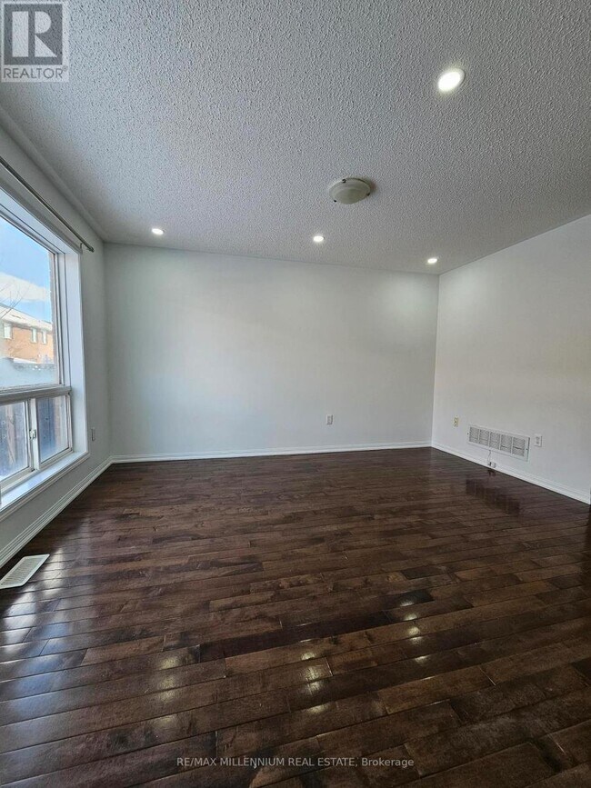 Photo du bâtiment - 1064 Clark Blvd