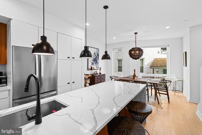 Building Photo - 237 Krams Ave