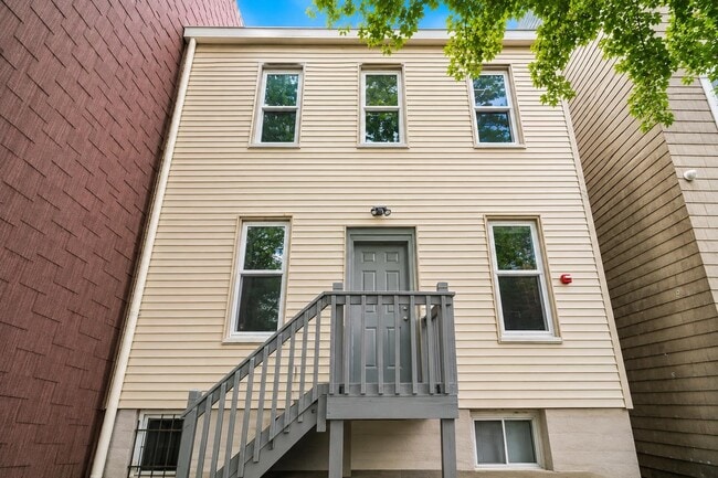 Building Photo - 414 Monastery Pl