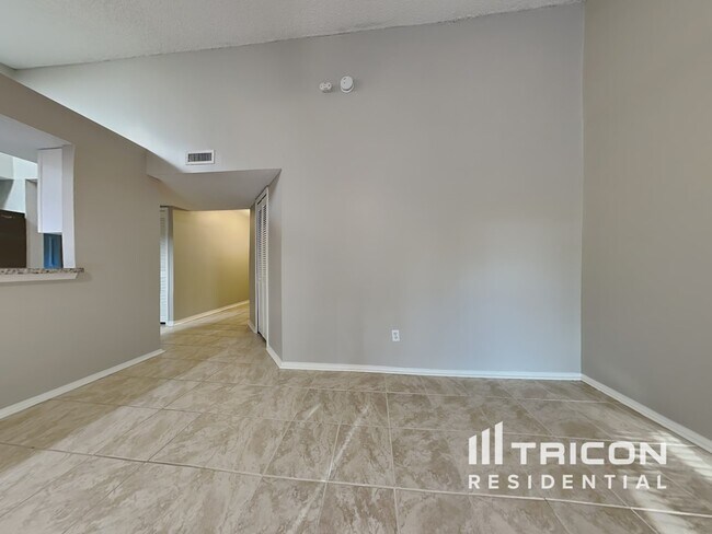 Foto del edificio - 9574 Villiers Dr N