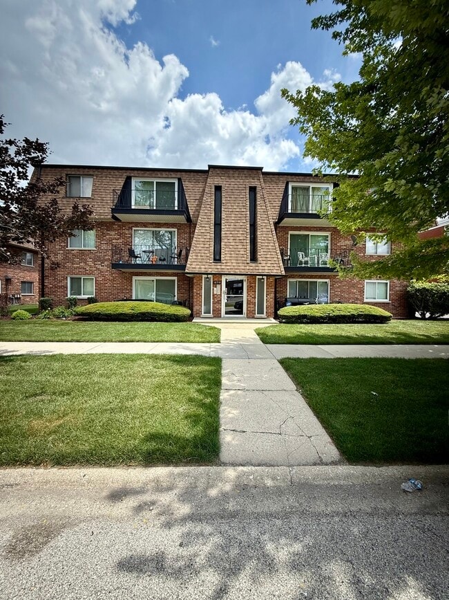 Building Photo - 10715 Keating Ave