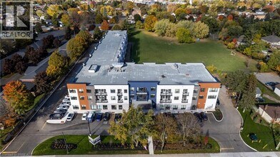 Building Photo - 152 N Park St