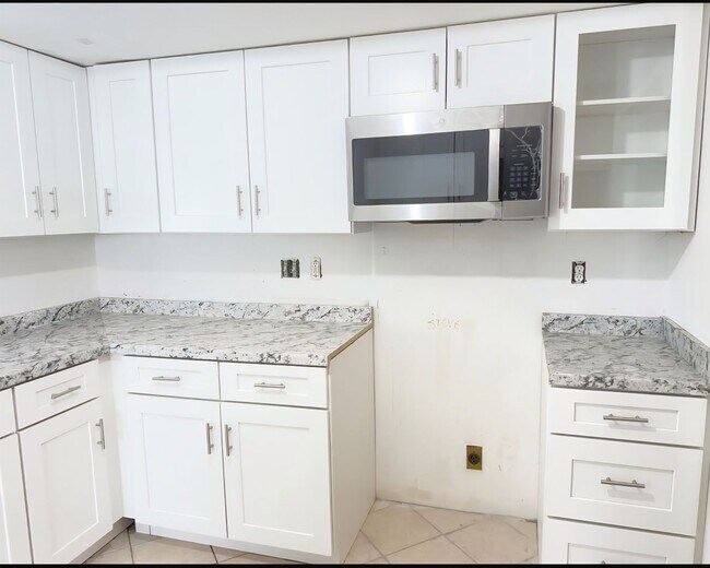 Building Photo - 2BR 2BA DUPLEX IN PELICAN COVE WEST
