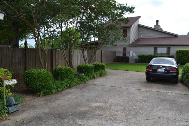 Building Photo - 1840 Tara Dr