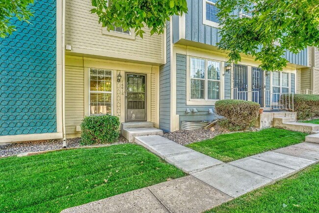 Foto del edificio - $1,495 - 2 Bed 1 Bath Townhome in Aurora w...