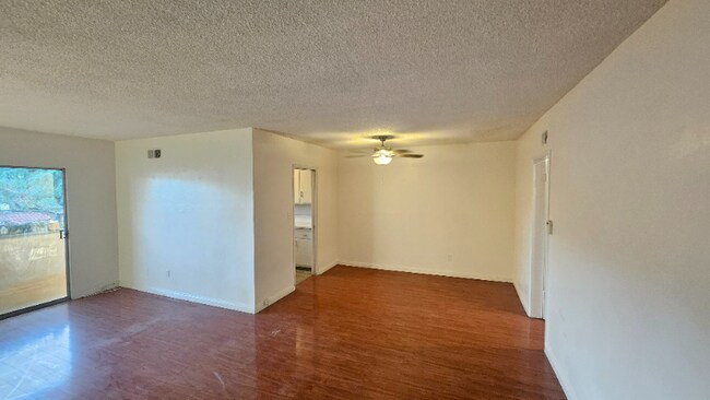 Foto del edificio - 8315 Clinton Ave