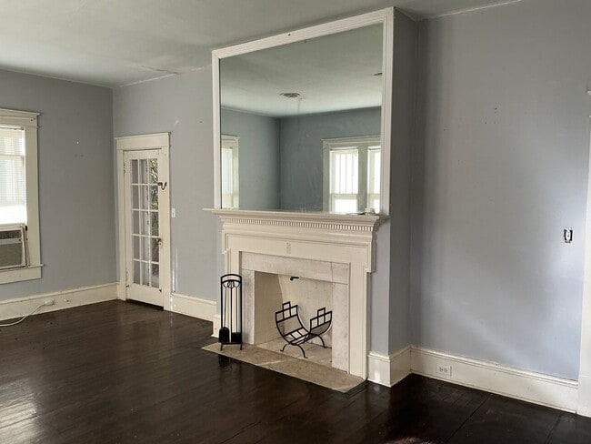 Foto del edificio - 623 N Nicholls St