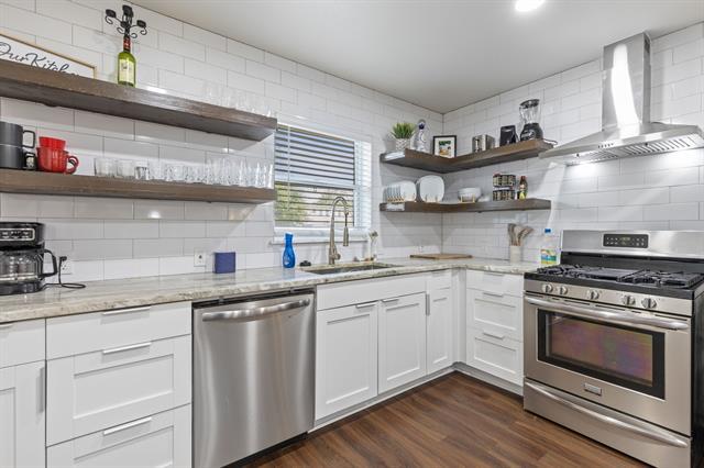 Primary Photo - 5111 Stoneleigh Ave