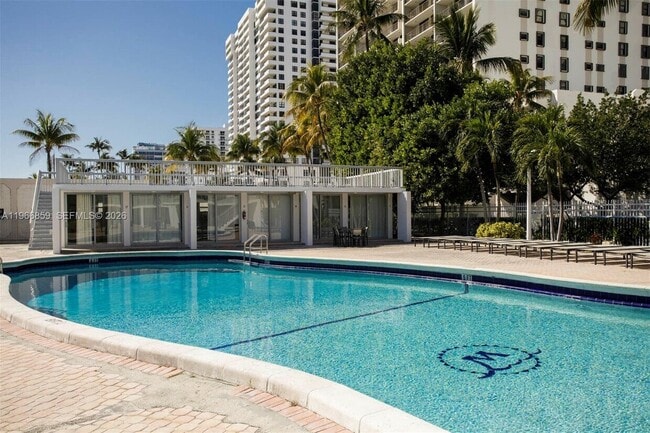 Building Photo - 2655 Collins Ave