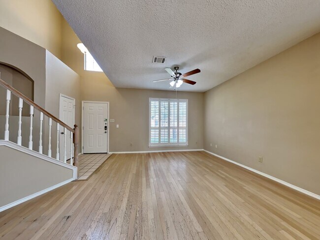 Building Photo - 1801 Ingleside Dr