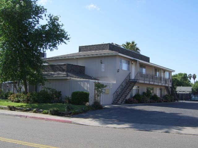 Primary Photo - 3235 W Campus