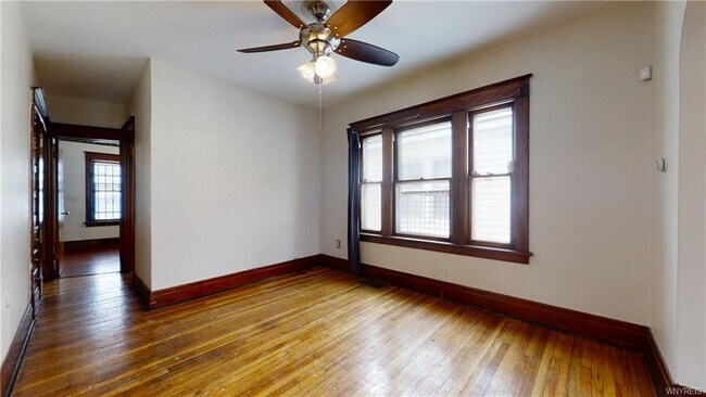 Foto del edificio - 82 Hazelwood Ave