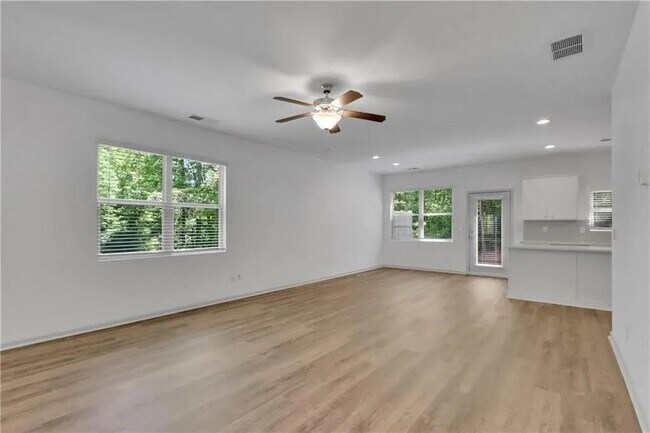 Foto del edificio - 74 Wesley Way N