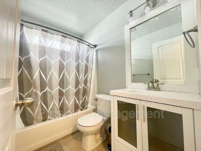 Foto del edificio - 4494 Osage Rd