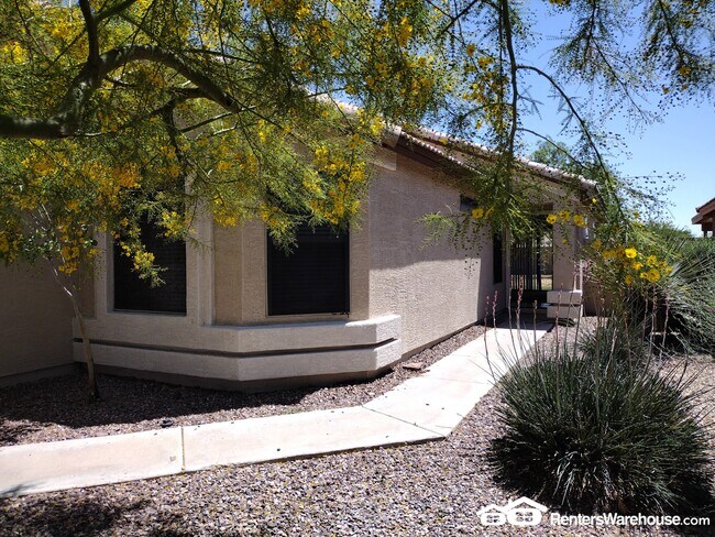 Building Photo - 10721 E Emerald Ave