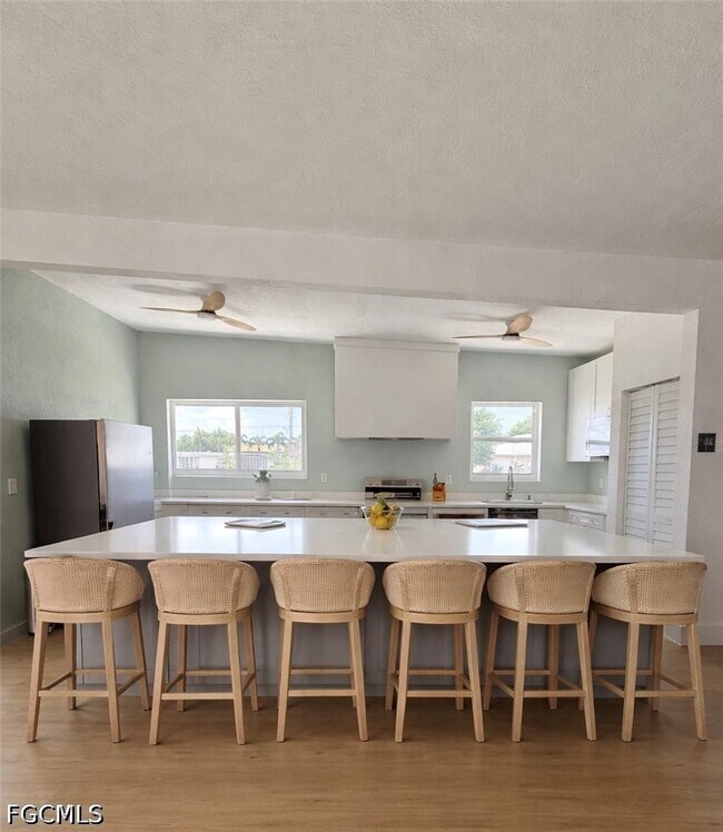 Foto del edificio - 21484 Edgewater Dr