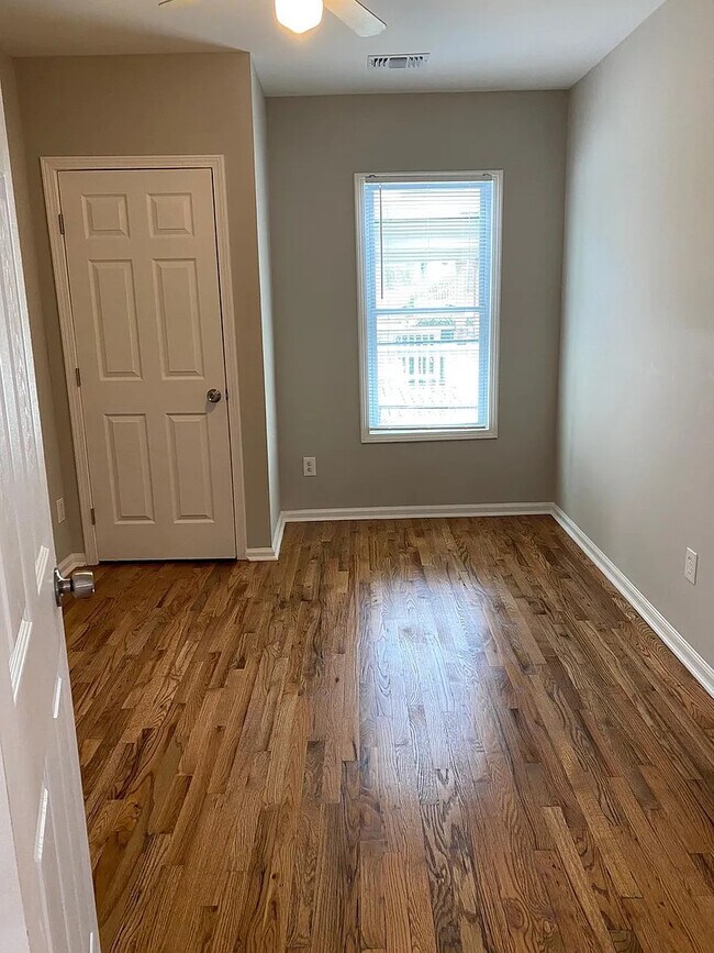 Foto del edificio - Room in House on Mayson Turner Rd NW