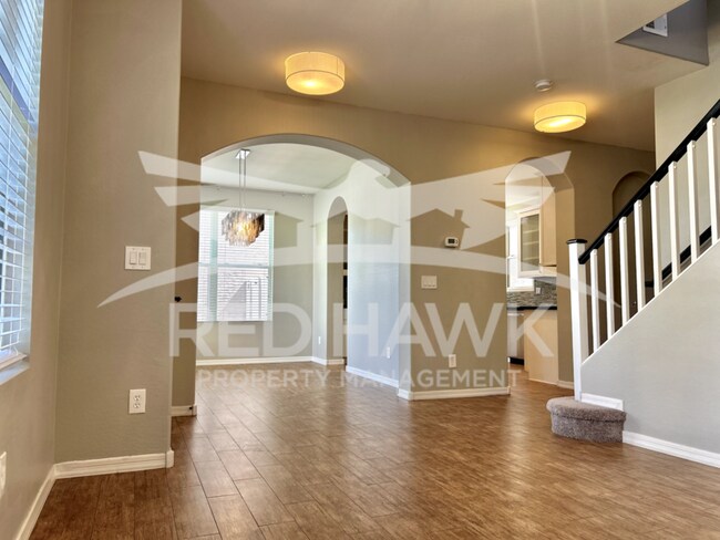 Building Photo - 980 S Huish Dr
