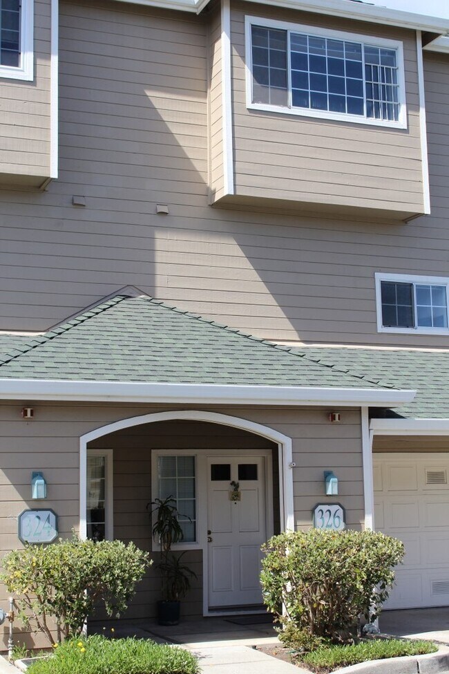 Building Photo - Belmont Hills Sanctuary: 3 En-Suite Suites Behind Oracle & Farallon Park