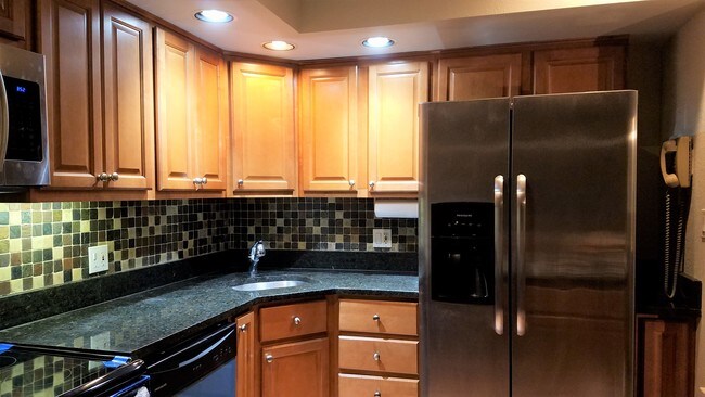 Building Photo - 9514 Lawrence Ave