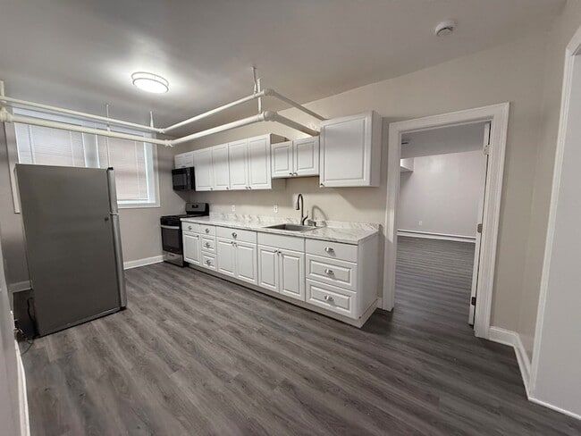 Building Photo - 546 Bergen Ave