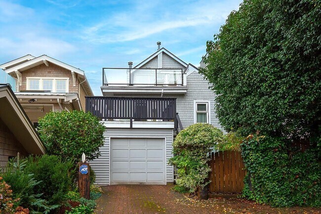 View from lane - 1575 Trafalgar St