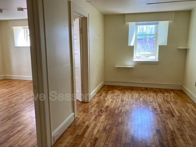 Foto del edificio - 346 Shelburne Rd