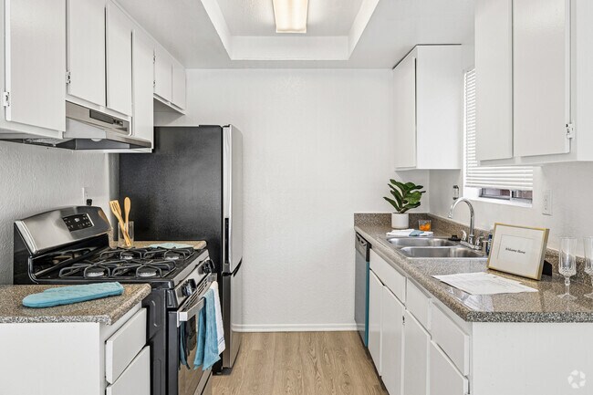 2 habitaciones, 2 baños - 924 pies cuadrados - Cocina - Whitaker Apartments