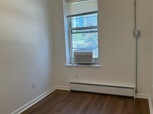 Foto del edificio - 213 E Berkeley St