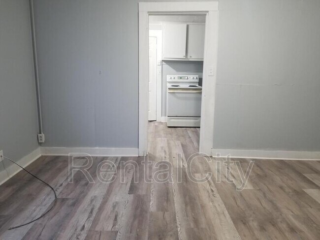 Building Photo - 305 Hillcrest Cir Dr