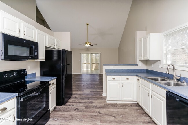 Building Photo - 9805 River Trail Dr