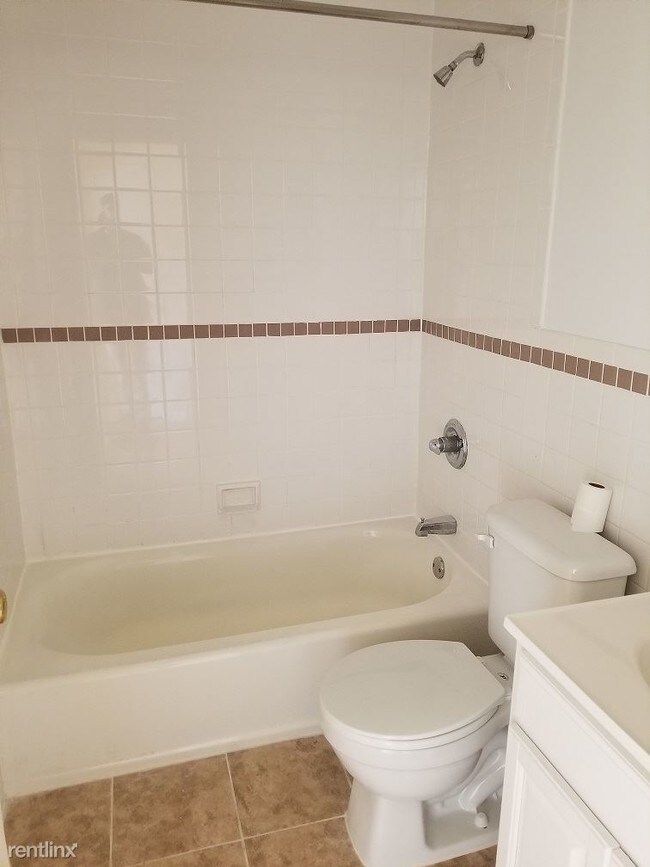 Building Photo - 3 br, 1.5 bath  - 584 E 167th St