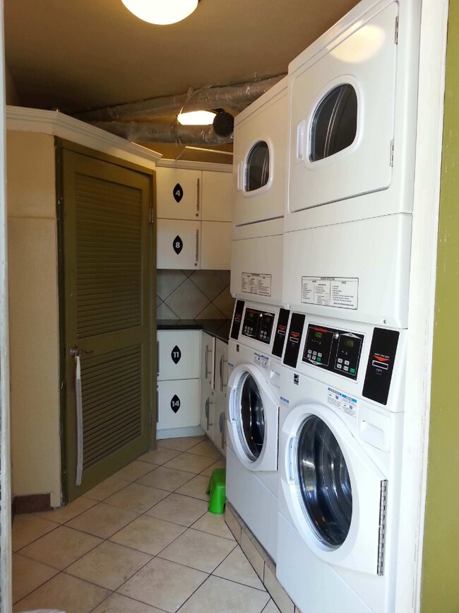 Foto del edificio - ***   OPEN HOUSE TODAY   *** Join us today (SUNDAY) JUNE 14, 2026 from 12:00 PM – 5:00 PM     (Un...