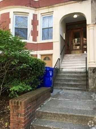 Building Photo - 19 University Rd
