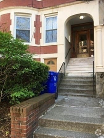 Building Photo - 19 University Rd