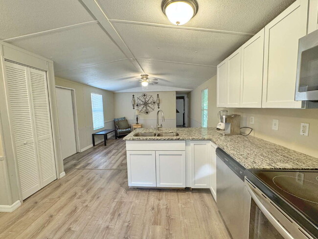 Building Photo - 2 BR /1 BA Mobile Home, US1 North